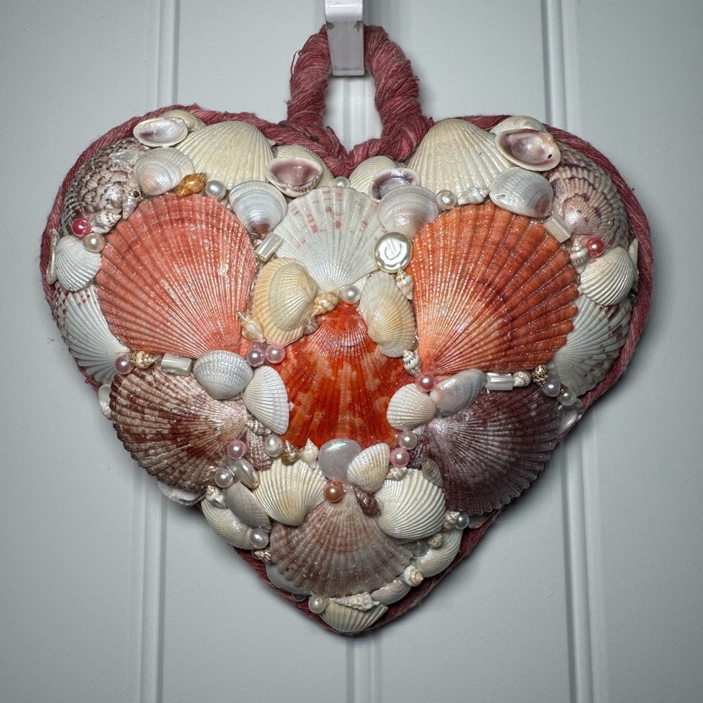 Wall decorations new handmade seashell heart pink